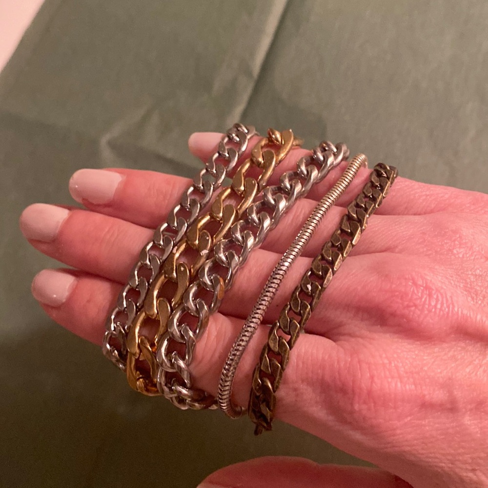 Mixed metal chain bracket